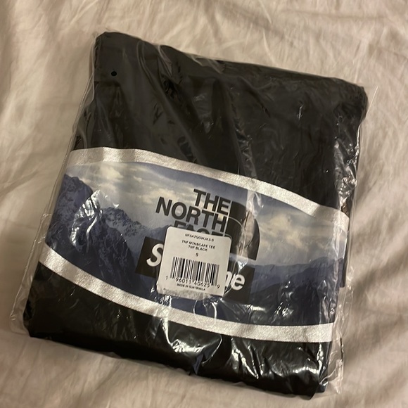 Authentic Supreme North Face T-shirt - Picture 9 of 10
